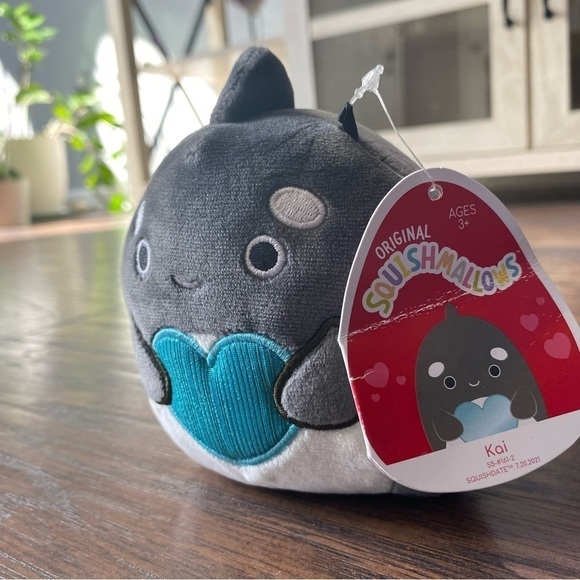 Squishmallows Kai the Orca - Picture 7 of 8